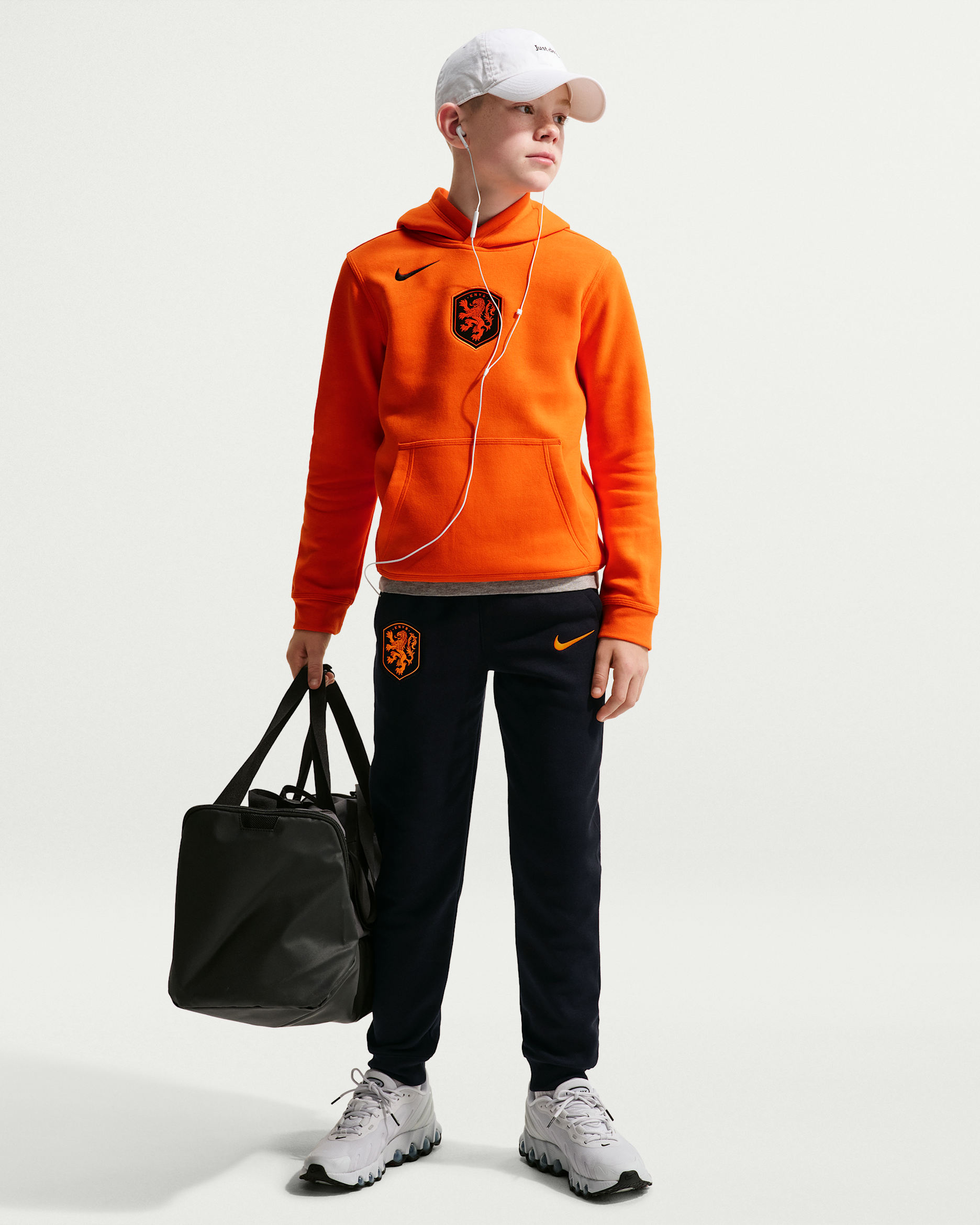 Netherlands Club Fleece Older Kids' (Boys') Nike Football Joggers